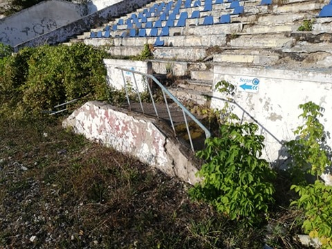 Stadionul Municipal din Bacău, fost ”Dumitru Sechelariu”, a ajuns de nerecunoscut