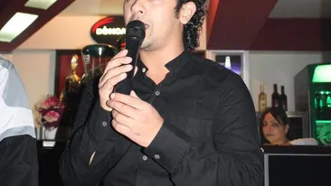 Valentin Dinu este de nerecunoscut. A renuntat la parul cret in favoarea unei tunsori trendi. Il prinde noul look pe artist?