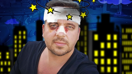 Moștenitorul familiei Cășuneanu și-a găsit “nașul” după ce i s-au aprins călcâiele după o tipesă. “Fabulosul Costeluș” și-a primit “somn” de la un bad-boy de oraș!