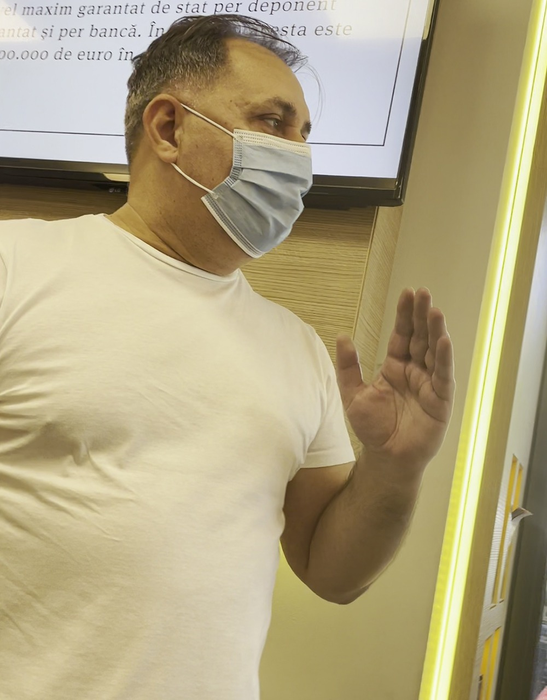 Vali Vijelie și-a rezolvat problemele la bancă / Sursă foto: CANCAN