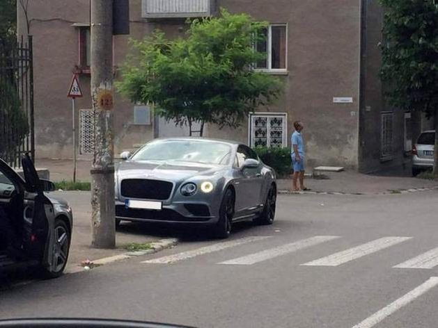 Nicolae, fratele Simonei Halep, a călcat pe bec. Unde și-a parcat Bentley-ul de 180.000 de euro. “Țăran!”