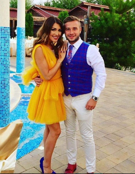 Ilinca Vandici și soțul ei au devenit nași! Invitații nu și-au putut lua ochii de la rochia prezentatoarei de la “Bravo, ai stil!”