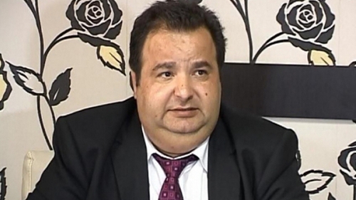 N-o sa-ti vina sa crezi ce face Regele Cioaba pe o plaja din Spania! Totul a inceput de la pariul cu Maruta