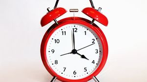 Ora de vară 2023. Când dă România ceasurile înainte cu o oră