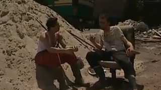 VIDEO Nici pe santier nu mai e ce a fost! Uite cum vorbesc doi muncitori emancipati!
