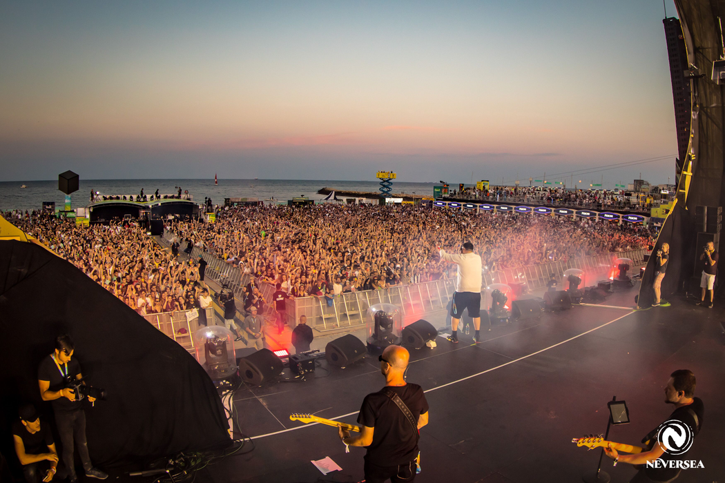 Peste 60.000 de fani au participat la cea de-a doua zi a celui mai mare festival de la malul Mării Negre.