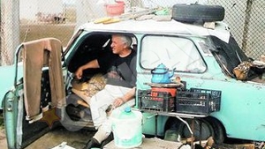 Un constantean locuieste in Trabant de 17 ani