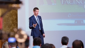 Un consultant financiar dă ponturi. Îi învaţă pe români cum să facă bani: ”E simplu! Trebuie doar să…”
