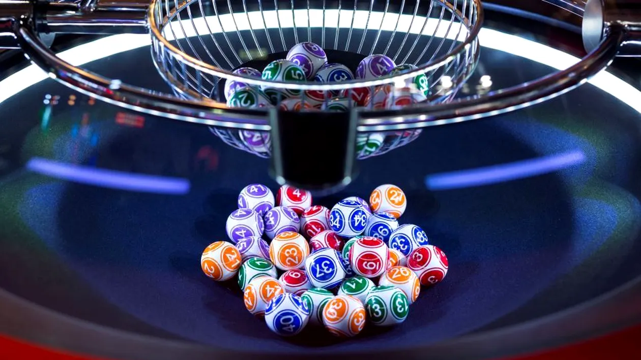 Aşa noroc, mai rar!  O femeie care nu a jucat niciodată la loterie a devenit milionară cu două lozuri răzuibile cumpărate în aceeaşi zi