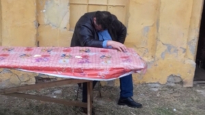 Directorul unui liceu din Calafat, acuzat că bea alcool în școală. Cum a fost filmat și ce spune în apărarea lui - VIDEO