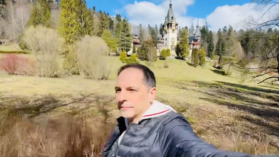 Dan Negru, revoltat după ce a vrut să viziteze Castelul Peleş din Sinaia: "E mai ieftin să vezi Versailles"