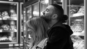 Cum se comportă Gina Pistol şi Smiley atunci când merg la cumpărături? Au fost puşi la zid imediat
