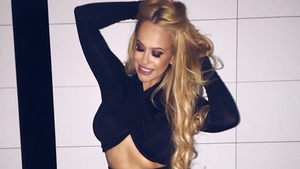 ANDA ADAM are o sosie! Reacţia fabuloasă a vedetei când a văzut-o pe tânăra care îi seamănă leit