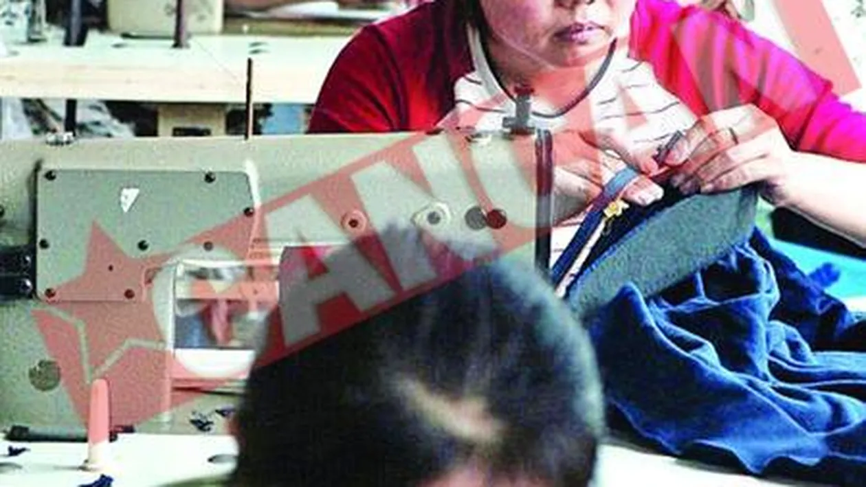 Demnitarul roman si eticheta falsa de la costum