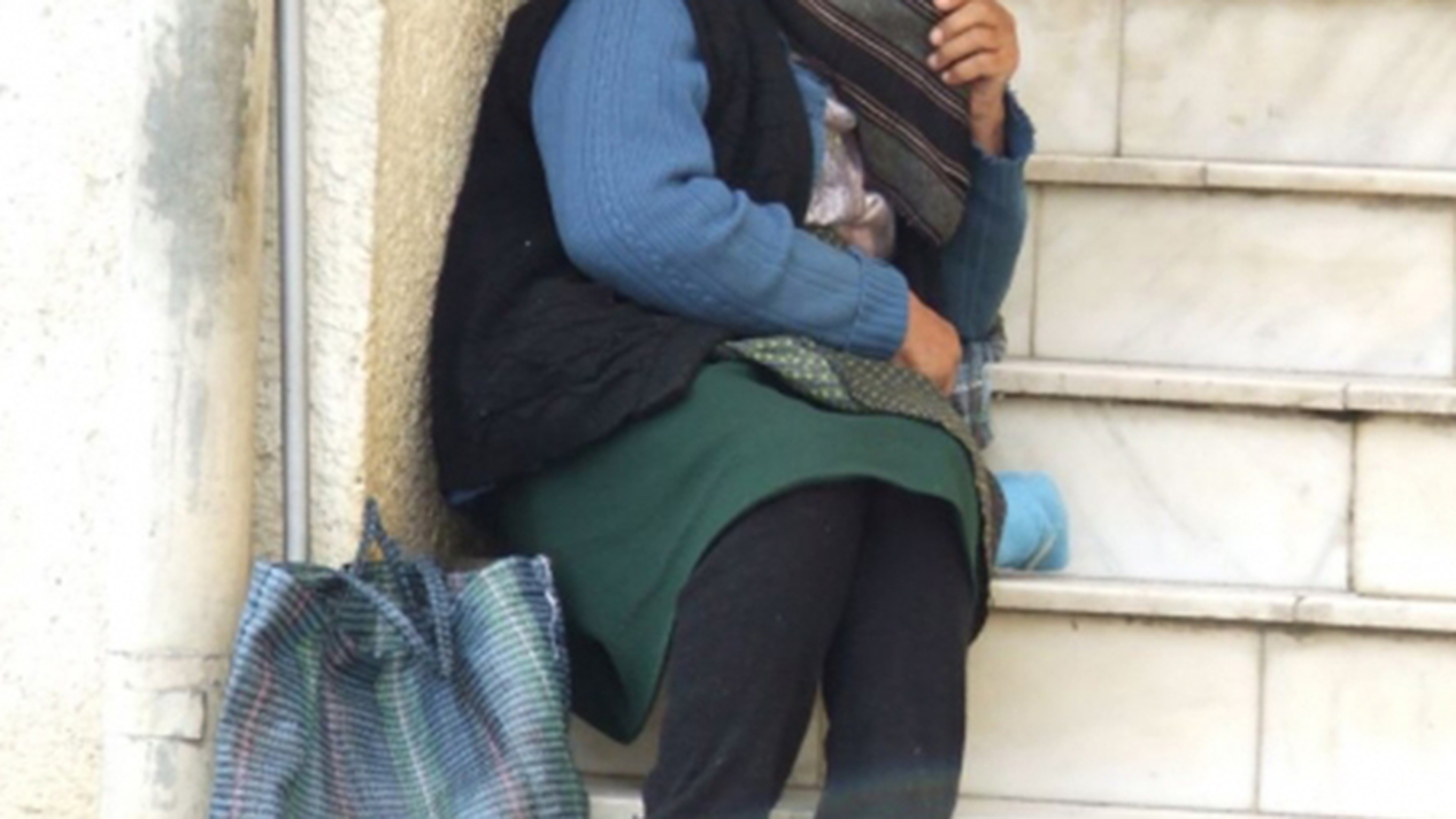 Povestea emotionanta din spatele fotografiei! Ce se intampla in fiecare zi cu aceasta batranica!