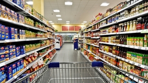 Românii vor plăti câte 2 lei în plus la fiecare produs cumpărat, pentru ambalaj! Cum îşi vor putea recupera banii 