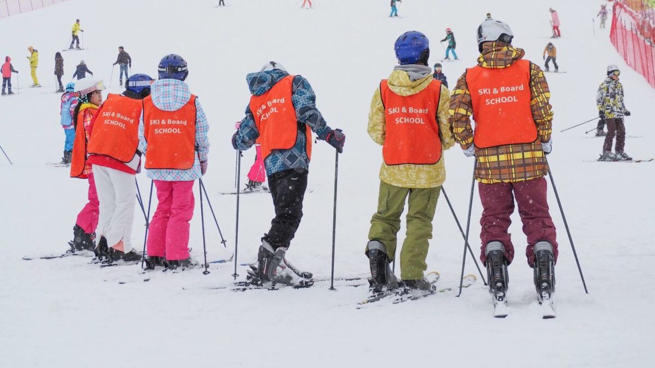 Când se termină vacanța de schi din februarie 2026. Pe ce dată revin elevii la școală