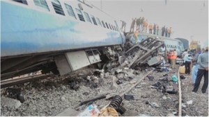 Tragedie de proporţii majore! Peste 30 de morţi şi 50 de răniţi după ce a deraiat un tren