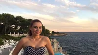 Şi-a arătat formele la plajă! E prima oară când o vezi doar în costum de baie!