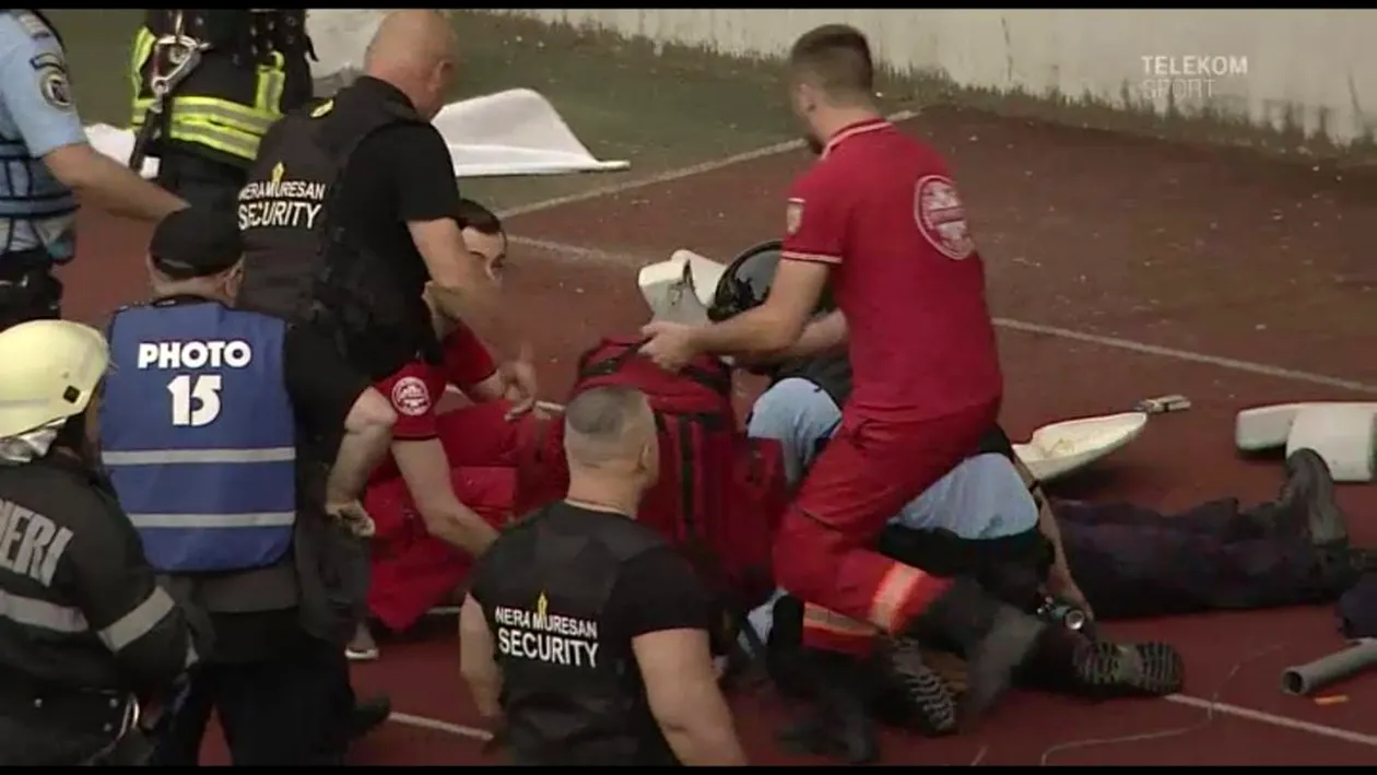 Clipe de groază, la Cluj! Un jandarm se zbate între viață și moarte după ce a fost lovit cu un scaun în cap de un suporter