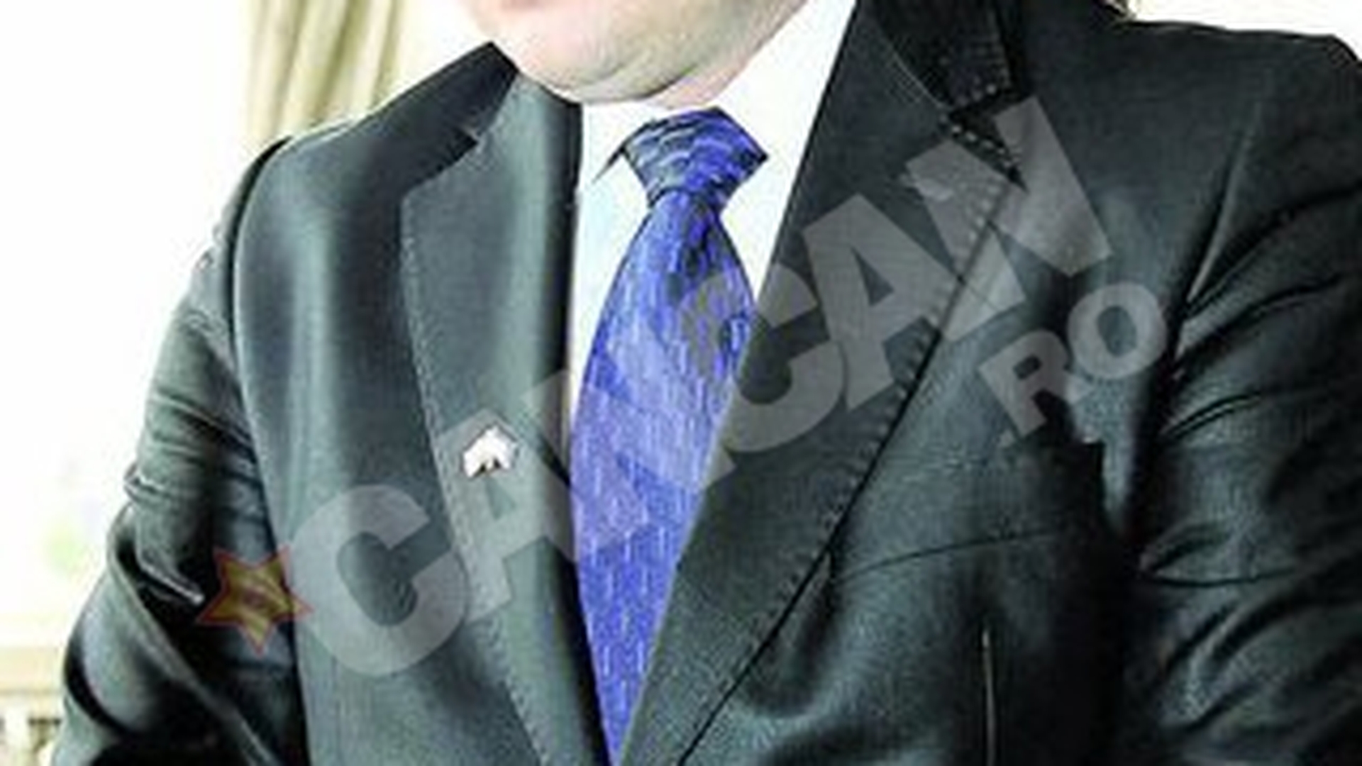 Dragos Dolanescu are interdictie de la Ionut sa stea in casa tatalui lor! Si-a cazat copiii la prieteni!