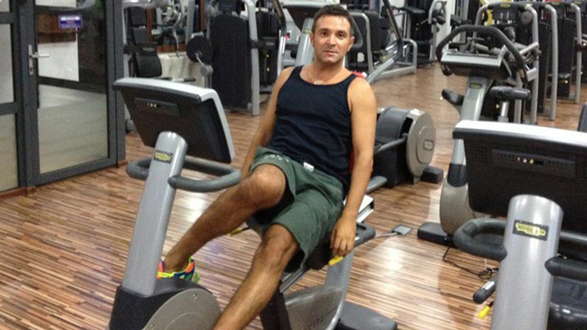 Daniel Buzdugan e noua "Carmen Bruma"! Uite-l la sala de sport cum da sfaturi despre cum sa arzi calorii!