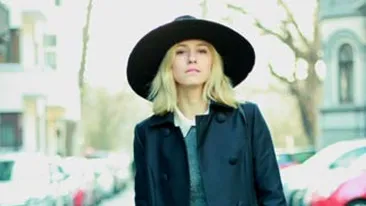 Uite ce palarie poarta Dana Rogoz! Crezi ca ii sta bine?