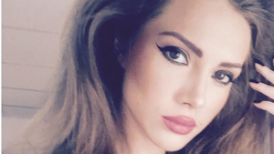 OTILIA BILIONERA a dat-o din nou în bară! S-a pozat în cel mai minuscul costum de baie, dar fanii n-au fost prea fericiţi. „Schimbă-ţi...“