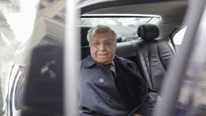 Starea lui Ion Iliescu nu s-a ameliorat. Medicii au publicat buletinul medical: „Slăbiciune marcată”