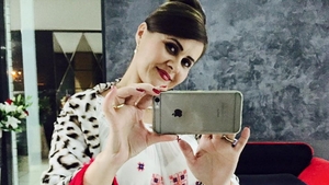 Niculina Stoican, sexy la pompa! Toti au ras cand au vazut cum s-a pozat cantareata de muzica populara!