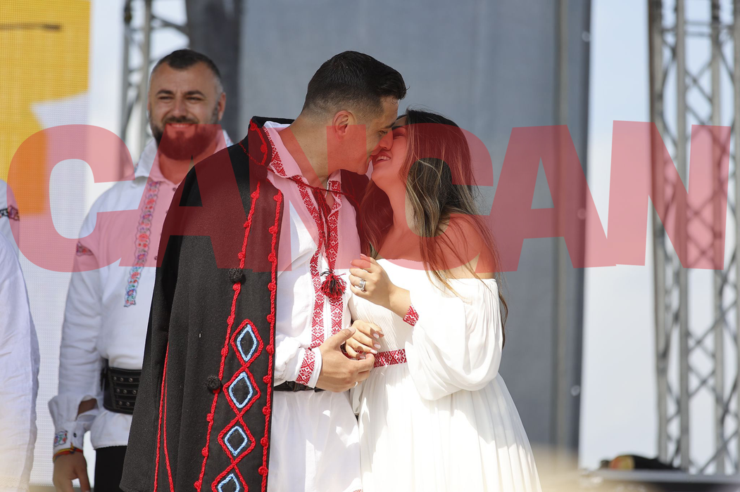 Momente emoționante la nunta lui George Simion Sărutul mirilor cerut de un copil!