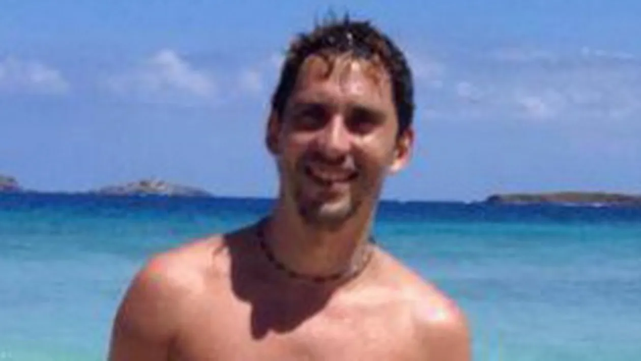 Fuga dupa faima! A promis ca pozeaza in costumul lui Adam daca atinge 1 milion de fani pe Twitter si s-a tinut de cuvant