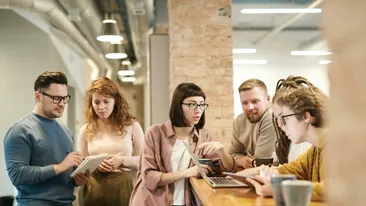 Peste 35.000 de tineri, angajați pe piața muncii, prin măsurile de stimulare a ocupării, gestionate de Serviciul Public de Ocupare