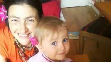 Rona Hartner isi duce fetita de trei ani la schi, in Alpii Francezi!