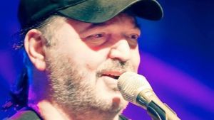 Ultimele informații despre starea de sănătate a lui Victor Socaciu, internat în stare gravă cu COVID-19. “Nu ne putem bucura pe deplin!”