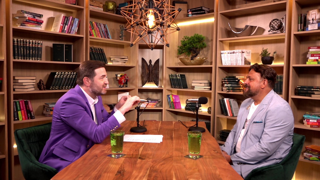 Vasile Păun este invitatul celei mai noi ediții a podcastului "ALTCEVA cu Adrian Artene", difuzat pe canalul de YouTube cu același nume (Foto: captură video)