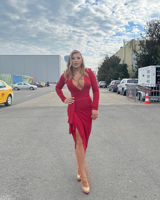 Loredana Groza și-a surprins mereu fanii cu fotografii îndrăznețe