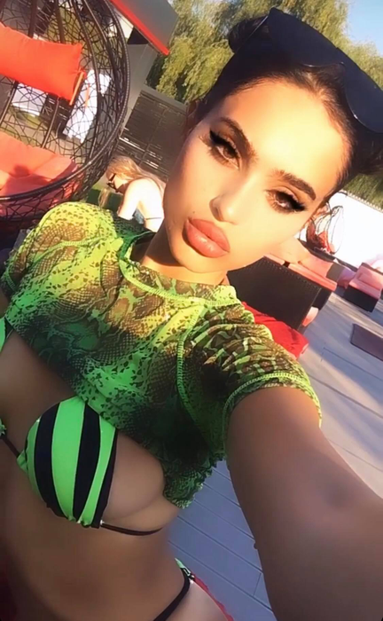 Sexy-puștoaica lui Tristan Tate