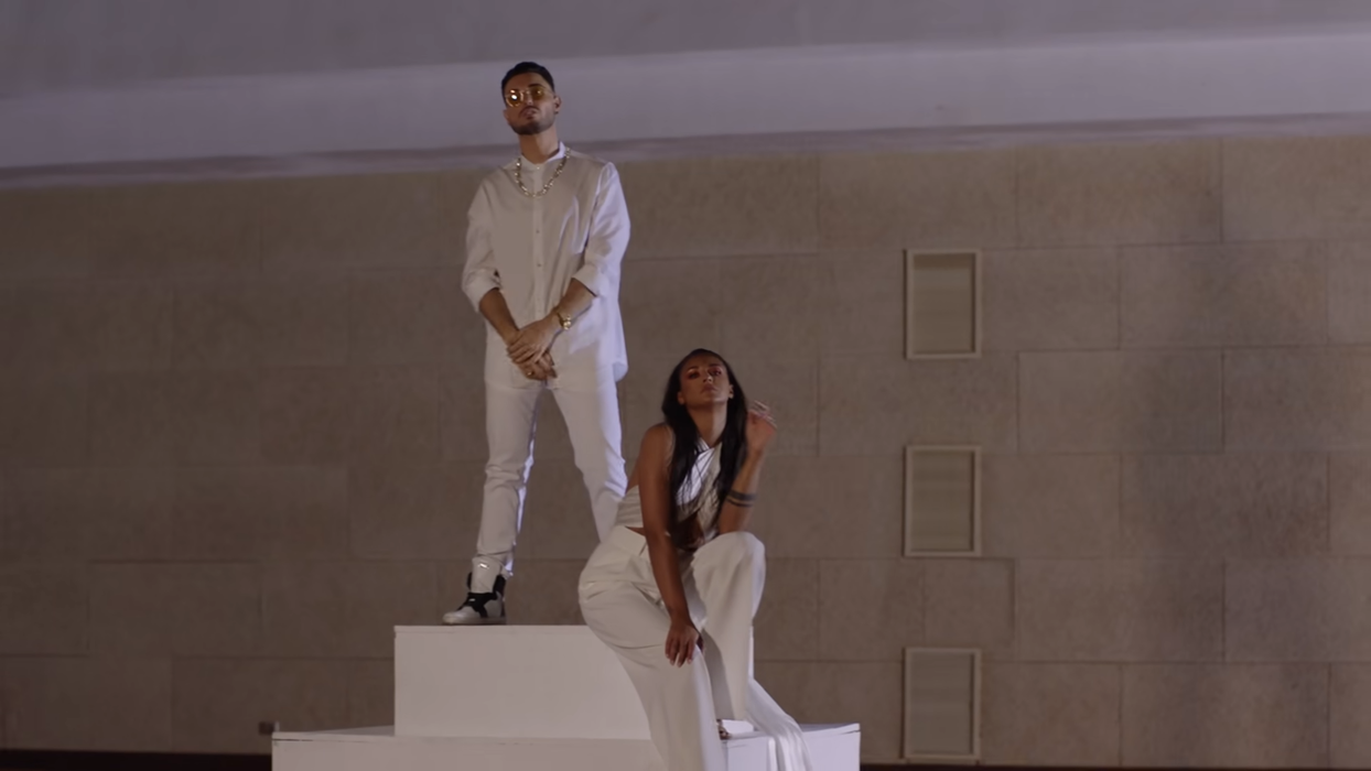 Detaliul rușinos observat în noul videoclip scos de Antonia! Fanii au crezut că nu văd bine