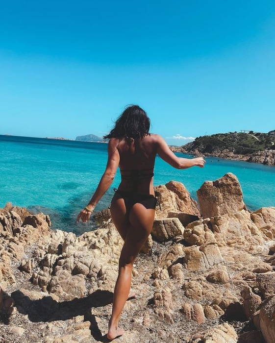 Imagini fierbinți cu soția lui Gabi Tamaș. Ioana, bombă-sexy la piscină! Fanii brunetei au luat-o razna| GALERIE FOTO