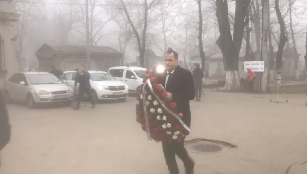 Emoționant! Mesajul scris de Șerban Huidu pe coroana cu flori adusă la căpătâiul Cristinei Țopescu