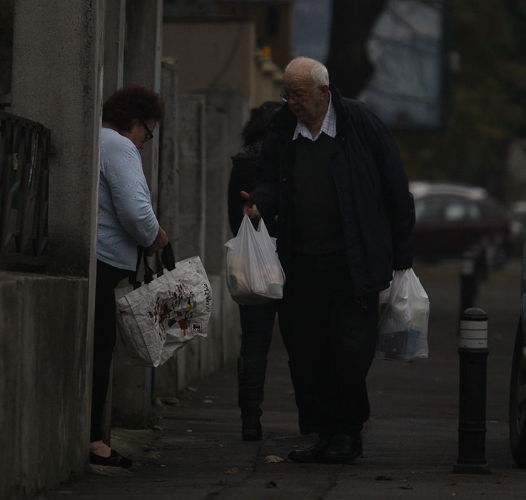 Ajutorul de nădejde al lui Arşinel preia sacoşele