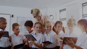 Profesorii, înlocuiți de inteligența artificială în școli! Cum se desfășoară cursurile la colegiile cu AI