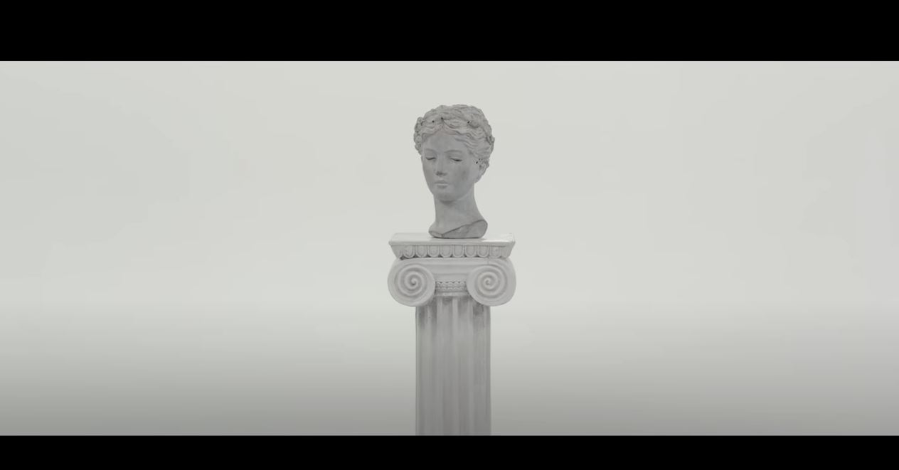 Andreea Bălan, mesaje dureroase pentru George Burcea în noua piesă, “Am crezut în basme”! Bărbatul misterios din videoclip seamănă cu tatăl fiicelor sale
