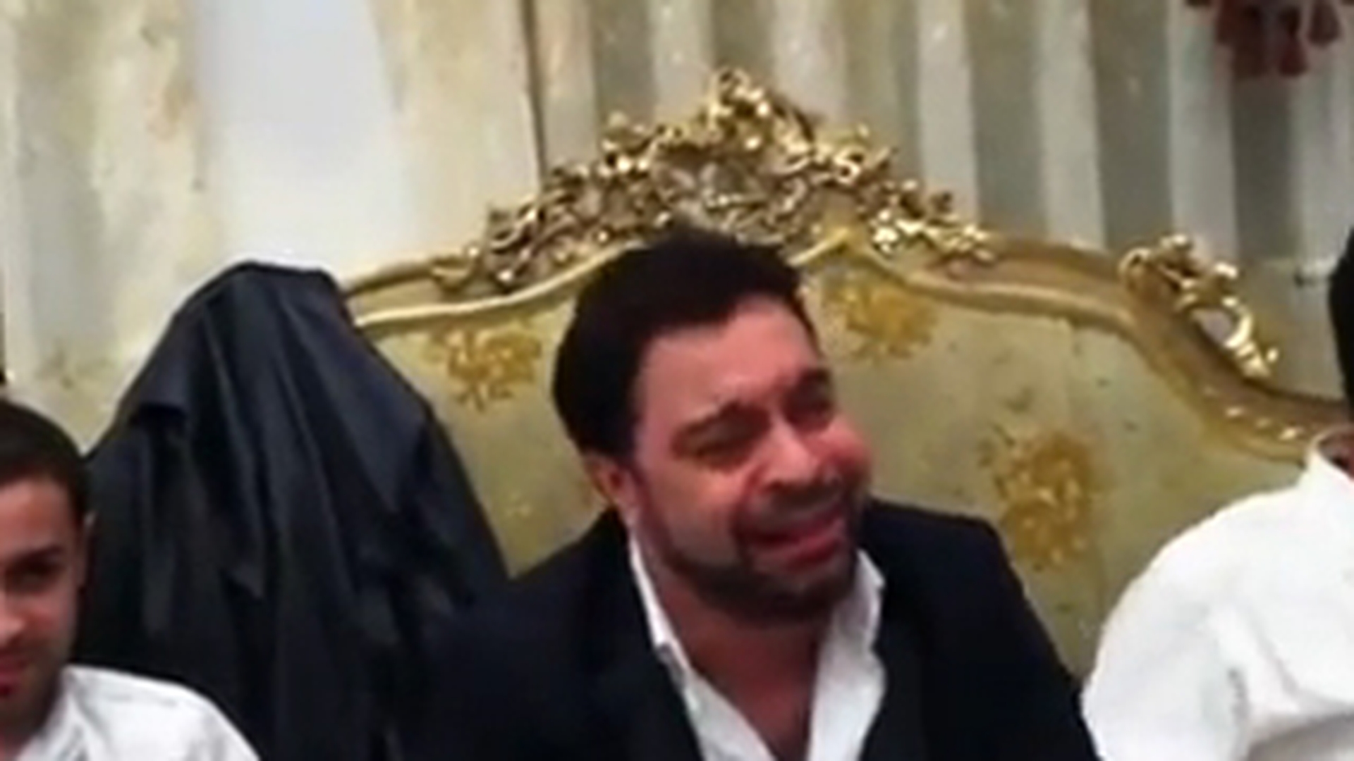 Ultima smecherie in materie de chefuri! Florin Salam le-a cantat live fara orchestra Perversului de pe Targu Ocna si prietenilor lui