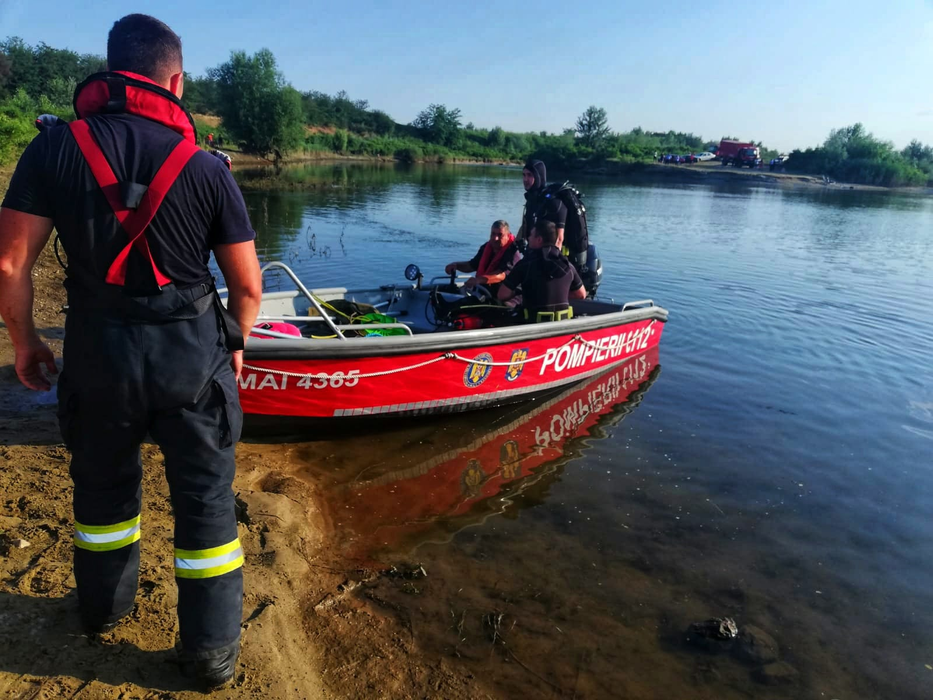 Misiune de salvare contracronometru în Giurgiu. Două adolescente care se scăldau în apele Argeșului au fost luate de curenți