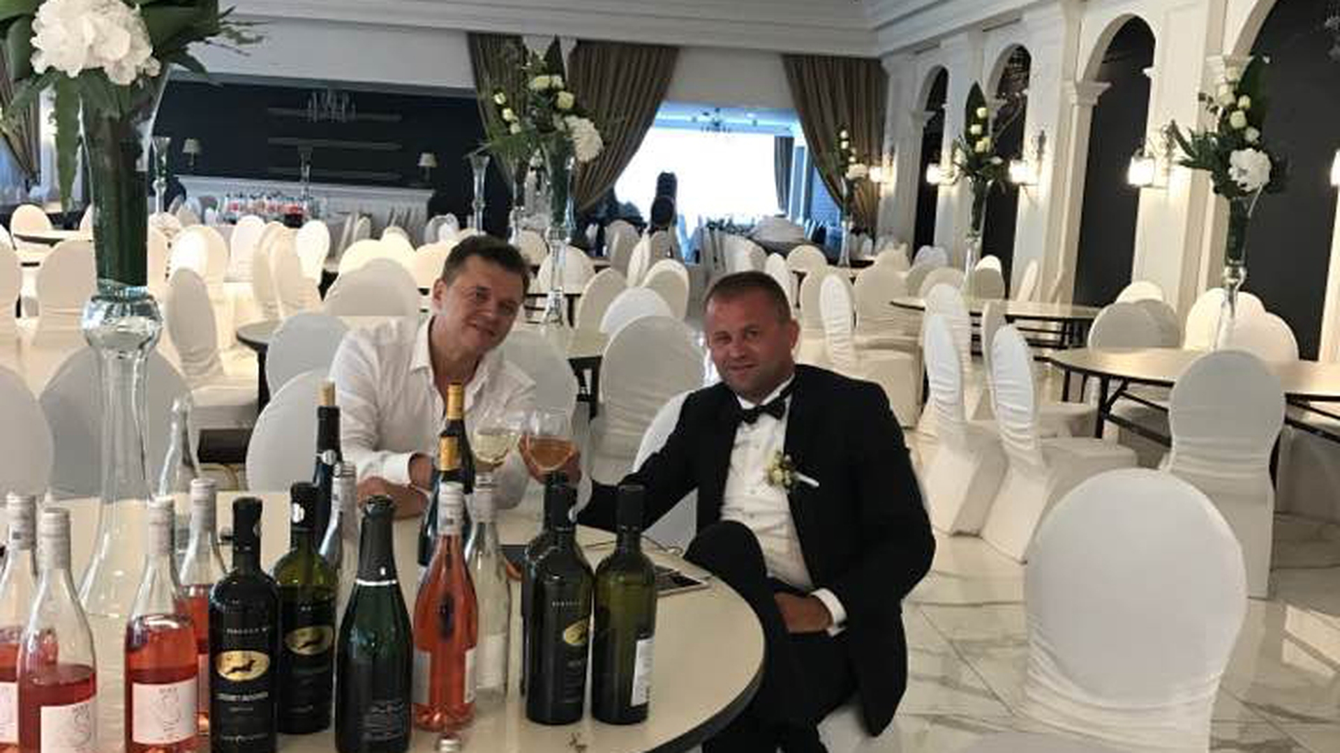 Marcel Pavel, Nea Mărin, Adi de la Vâlcea şi Puiu Codreanu au cântat pentru 1.500 de oameni. "Patrick Specialu", oşeanul cu Ferrari, s-a însurat!