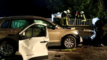 Accident grav în Austria! Cinci români, răniţi după ce un microbuz s-a lovit cu un autoturism