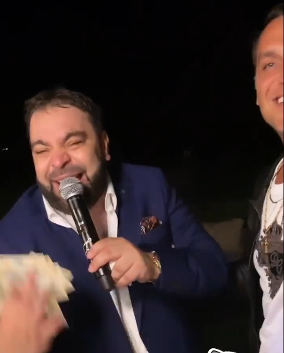 Syda și noua iubită au chefuit la manele până la 3 dimineața!