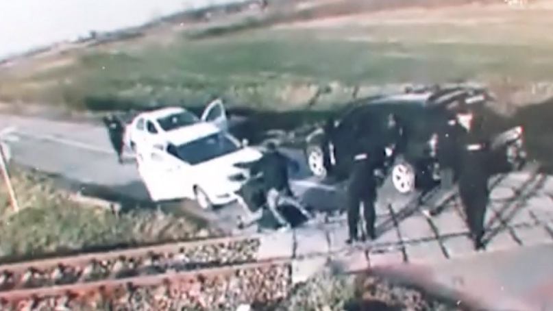 Reacţia fratelui Biancăi Drăguşanu, după ce au apărut imaginile în care poliţiştii îl bat măr! Dosarul s-ar afla...